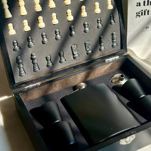 Chess & Flask Set Personalized - Black